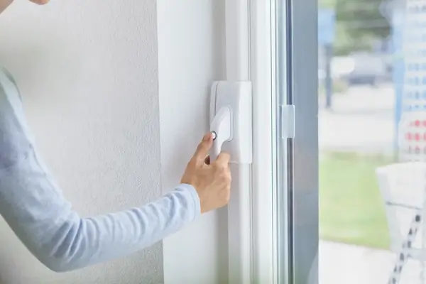 Mechanische Fenstersicherung nach DIN 18104 als Einbruchschutz im Raum Mannheim